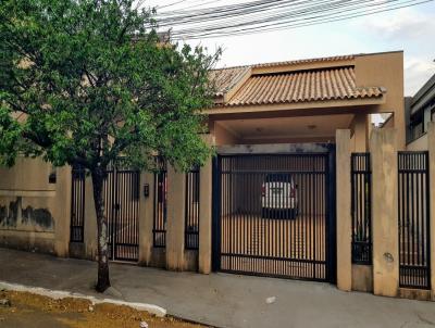 Casa para Venda, em Apucarana, bairro CENTRO, 3 dormitórios, 2 banheiros, 1 suíte, 2 vagas